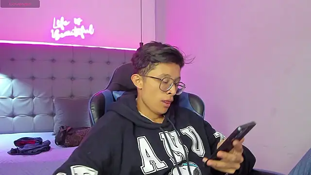 SantiagoRusso18 online show from 02-24-26, 01:09