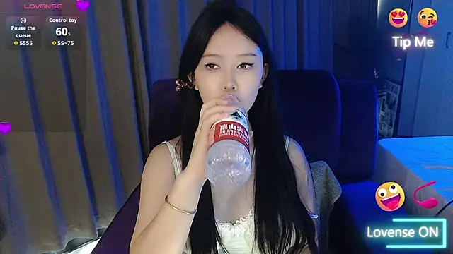 Snapshot of Eoov chatting on 10-24-25, 01:35 Eoov online show from 10-24-25, 01:35