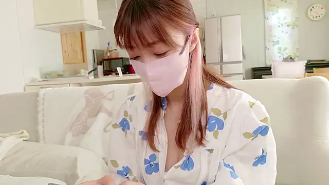 Snapshot of SUZU_1201 chatting on 09-12-25, 12:22 SUZU 1201 online show from 09-12-25, 12:22