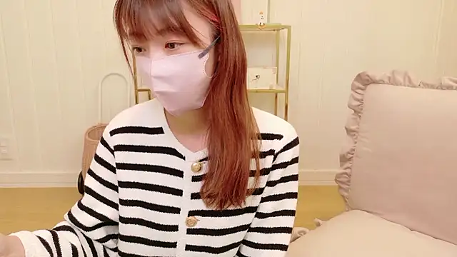 Snapshot of SUZU_1201 chatting on 09-19-25, 04:03 SUZU 1201 online show from 09-19-25, 04:03