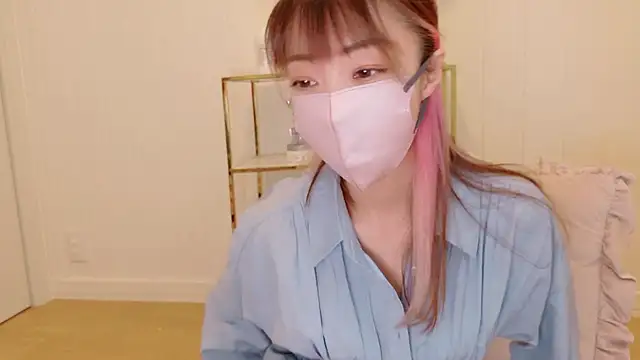 Snapshot of SUZU_1201 chatting on 10-18-25, 12:02 SUZU 1201 online show from 10-18-25, 12:02