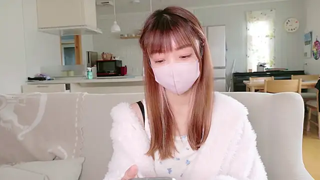 Snapshot of SUZU_1201 chatting on 10-20-25, 12:00 SUZU 1201 online show from 10-20-25, 12:00