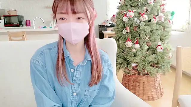 Snapshot of SUZU_1201 chatting on 12-17-25, 01:11 SUZU 1201 online show from 12-17-25, 01:11