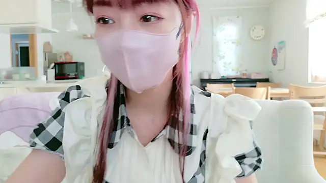 Snapshot of SUZU_1201 chatting on 01-11-26, 01:21 SUZU 1201 online show from 01-11-26, 01:21