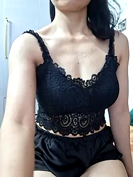 Snapshot of Mlemmz chatting on 07-19-26, 02:43 Mlemmz online show from 07-19-26, 02:43