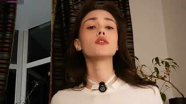 Snapshot of ttragedienne chatting on 10-27-25, 01:37 ttragedienne online show from 10-27-25, 01:37