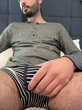 Snapshot of Ggscrotos chatting on 10-13-25, 09:42 Ggscrotos online show from 10-13-25, 09:42