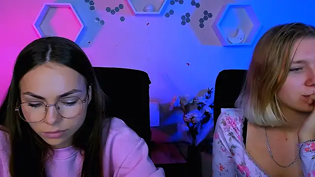 gloria bubble online show from 11-23-25, 01:00