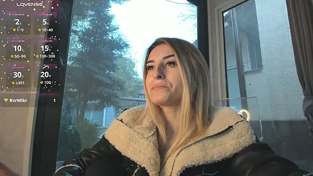 Ella Vee online show from 11-16-25, 06:08