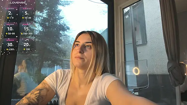 Ella Vee online show from 11-29-25, 06:49