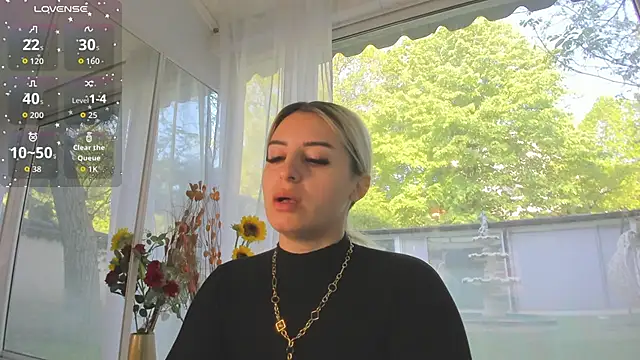 Ella Vee online show from 04-28-26, 05:45