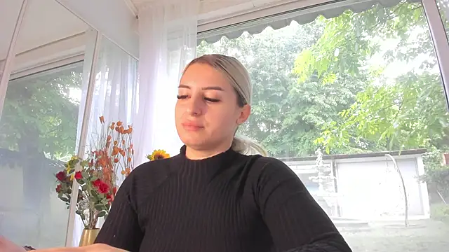 Snapshot of Ella_Vee chatting on 05-22-26, 05:36 Ella Vee online show from 05-22-26, 05:36