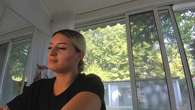 Snapshot of Ella_Vee chatting on 07-17-26, 06:31 Ella Vee online show from 07-17-26, 06:31