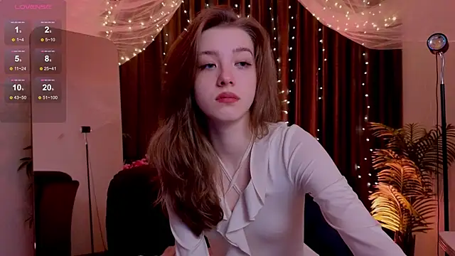 Snapshot of AstraMist chatting on 12-21-25, 01:29 AstraMist online show from 12-21-25, 01:29