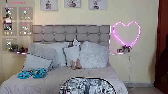  naomi s online show from 06-11-26, 01:20