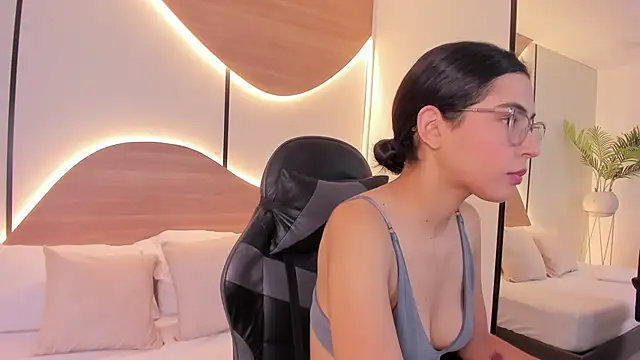 desireee  online show from 11-19-25, 12:05