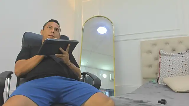 Snapshot of charlotte_dante212 chatting on 01-14-26, 04:51 charlotte dante212 online show from 01-14-26, 04:51