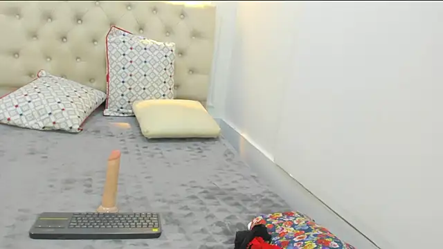 Snapshot of charlotte_dante212 chatting on 01-16-26, 01:53 charlotte dante212 online show from 01-16-26, 01:53