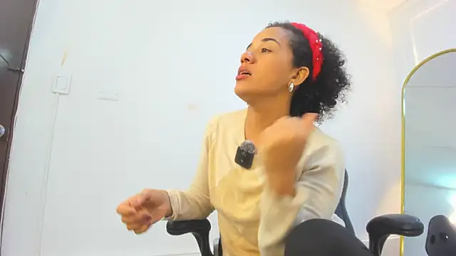 Snapshot of charlotte_dante212 chatting on 02-05-26, 03:55 charlotte dante212 online show from 02-05-26, 03:55