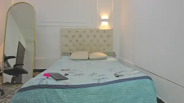 Snapshot of charlotte_dante212 chatting on 02-20-26, 03:58 charlotte dante212 online show from 02-20-26, 03:58