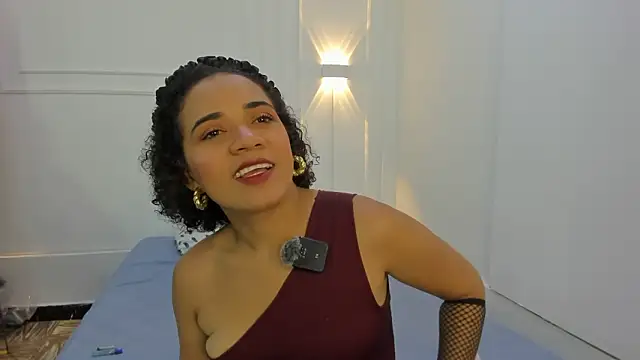 Snapshot of charlotte_dante212 chatting on 03-06-26, 04:20 charlotte dante212 online show from 03-06-26, 04:20