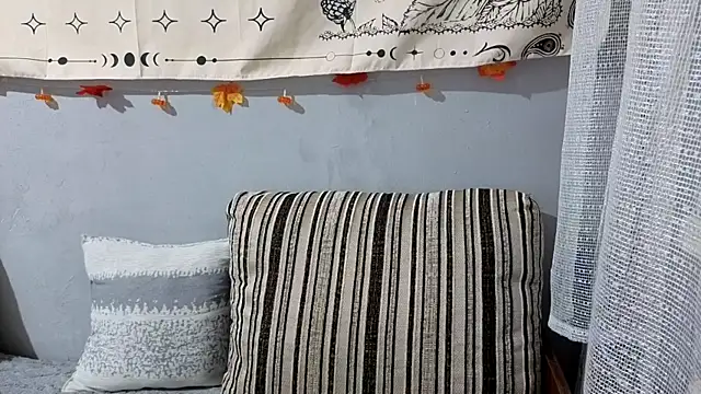 CutieAnny online show from 12-14-25, 01:22