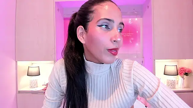 Snapshot of LexxaQueen chatting on 09-24-25, 04:05 LexxaQueen online show from 09-24-25, 04:05