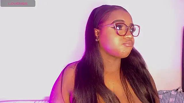 Snapshot of Mimi_Gil chatting on 10-13-25, 04:56 Mimi Gil online show from 10-13-25, 04:56