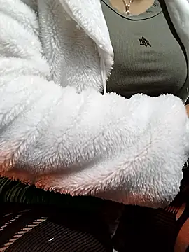 Snapshot of Tasu774 chatting on 01-10-26, 01:29 Tasu774 online show from 01-10-26, 01:29