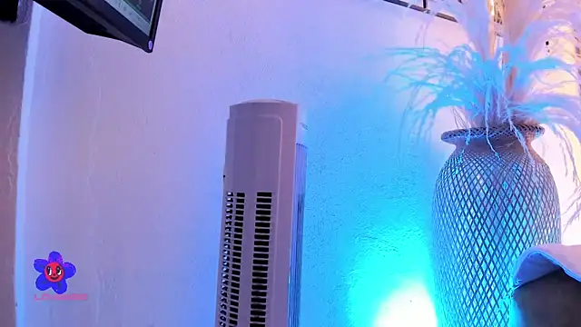 ArianaSantana online show from 11-11-25, 08:20