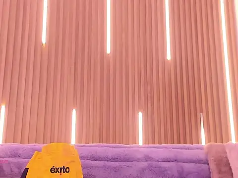 ArianaSantana online show from 12-04-25, 01:20