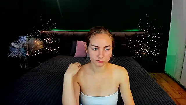 MilaAddams online show from 09-21-25, 05:42