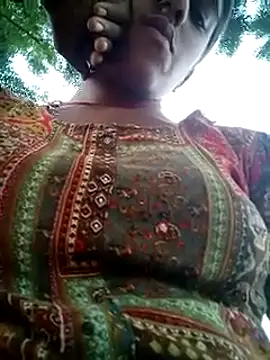 Snapshot of Pari_queen_44 chatting on 09-19-25, 10:16 Pari queen 44 online show from 09-19-25, 10:16