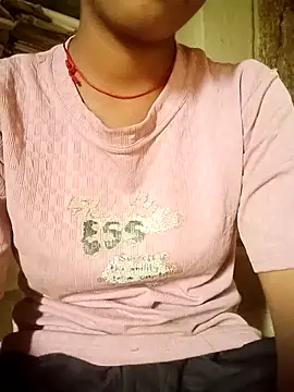 Snapshot of Pari_queen_44 chatting on 10-27-25, 07:45 Pari queen 44 online show from 10-27-25, 07:45