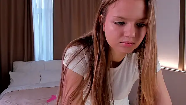 Snapshot of hidden_charm_ chatting on 09-21-25, 12:18 hidden charm online show from 09-21-25, 12:18