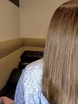 Snapshot of --MIYUKI chatting on 09-25-25, 09:46 --MIYUKI online show from 09-25-25, 09:46