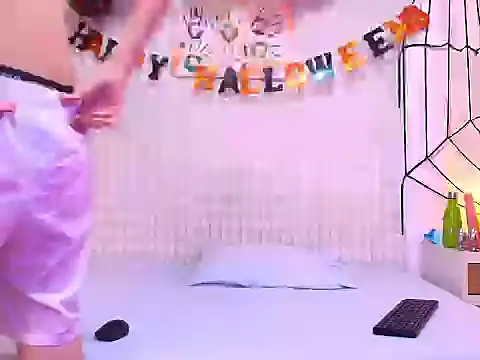 Snapshot of LuigiMarchetti chatting on 10-27-25, 07:51 LuigiMarchetti online show from 10-27-25, 07:51