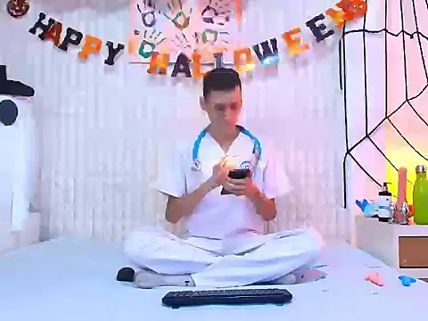 Snapshot of LuigiMarchetti chatting on 10-30-25, 07:47 LuigiMarchetti online show from 10-30-25, 07:47