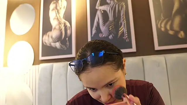 Tayler Kim online show from 12-18-25, 04:46