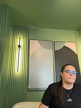 Tayler Kim online show from 03-12-26, 06:47