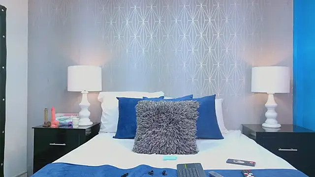 Snapshot of ZoeWilliis chatting on 02-17-26, 12:56 ZoeWilliis online show from 02-17-26, 12:56