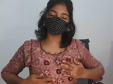 Hott Noor online show from 10-23-25, 03:11