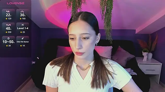 Snapshot of RioEstrella chatting on 09-18-25, 02:30 RioEstrella online show from 09-18-25, 02:30