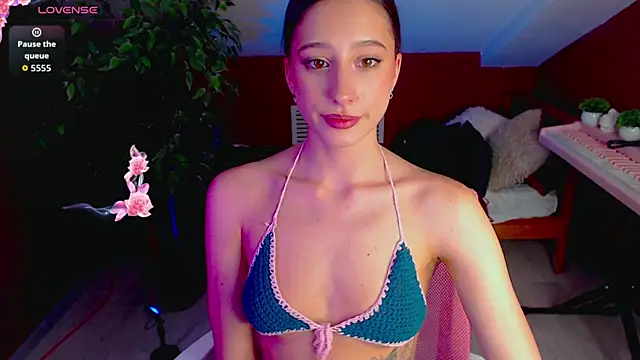 Snapshot of RioEstrella chatting on 10-10-25, 02:27 RioEstrella online show from 10-10-25, 02:27