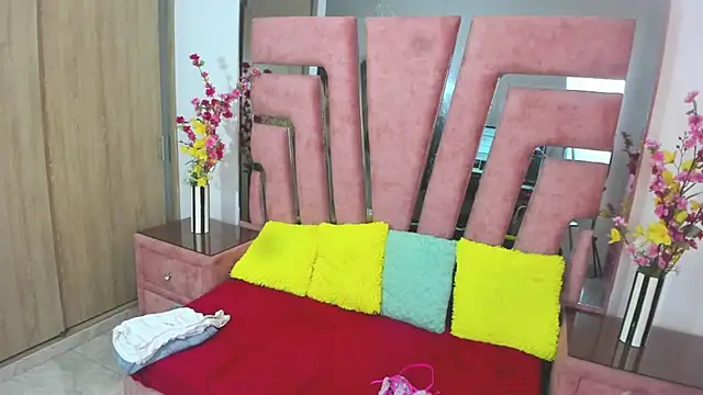 MaraKarly online show from 12-15-25, 07:29