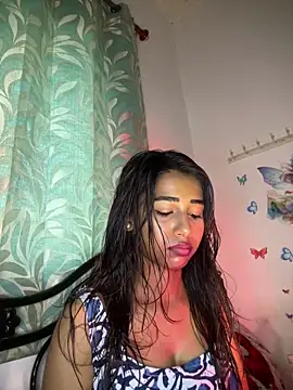 STRIP GLOW online show from 04-10-26, 12:54