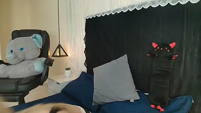 IvyBelle  online show from 02-12-26, 11:27