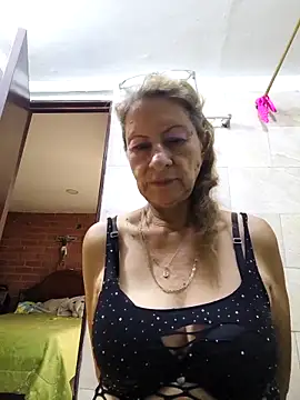 Snapshot of MaryLunne chatting on 05-10-26, 11:59 MaryLunne online show from 05-10-26, 11:59