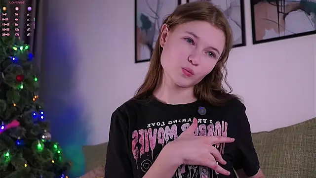 LynHillaire online show from 12-15-25, 11:36