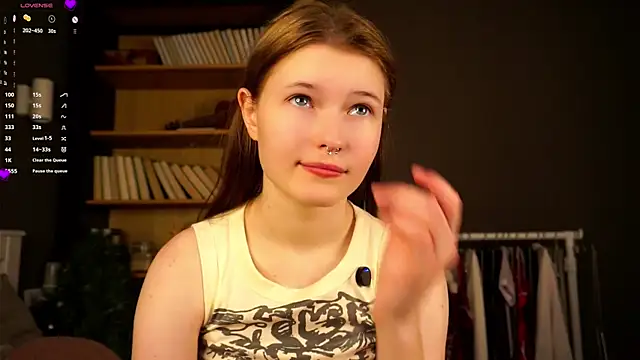 LynHillaire online show from 01-10-26, 11:23